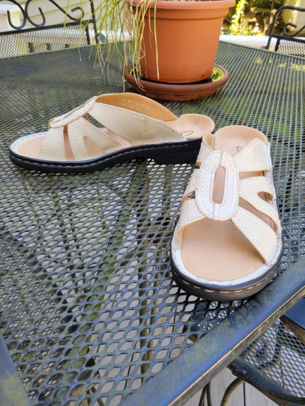 Clark's Cream Sandals Size 8